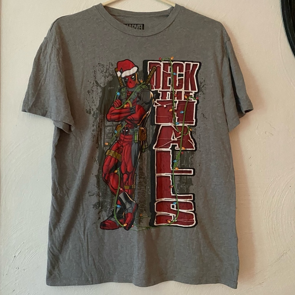 Marvel T-Shirt Mens Size Large Pull Over Gray Deck The Halls Size Runs S…